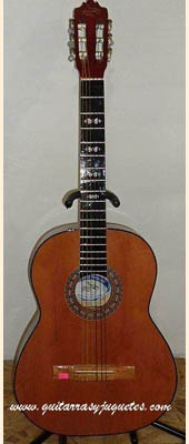 Guitarra Económica modelo GPE de Paracho Vista 4